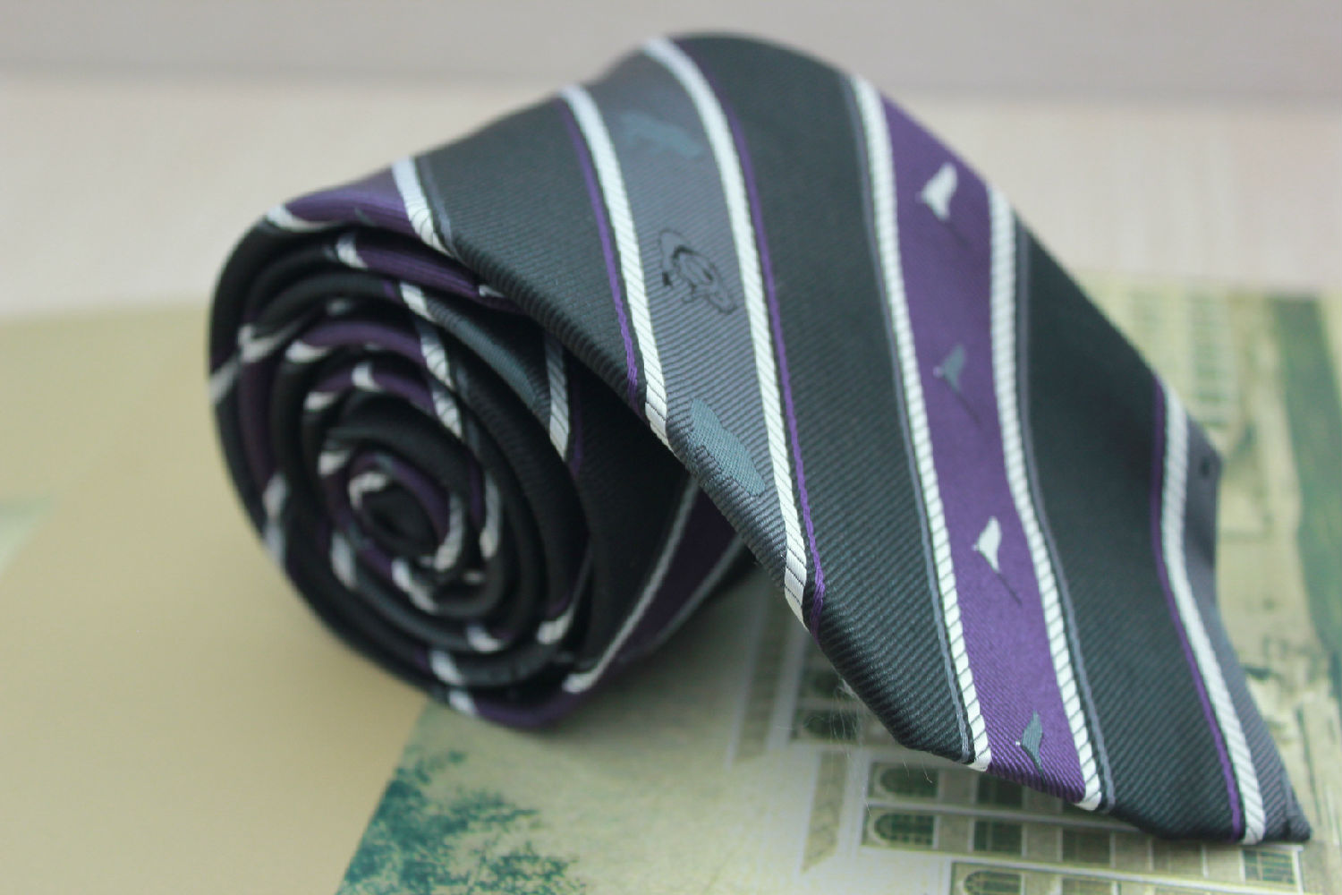 两条纹旗帜领带