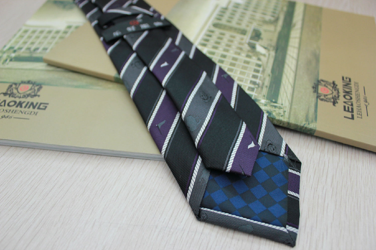平铺领带