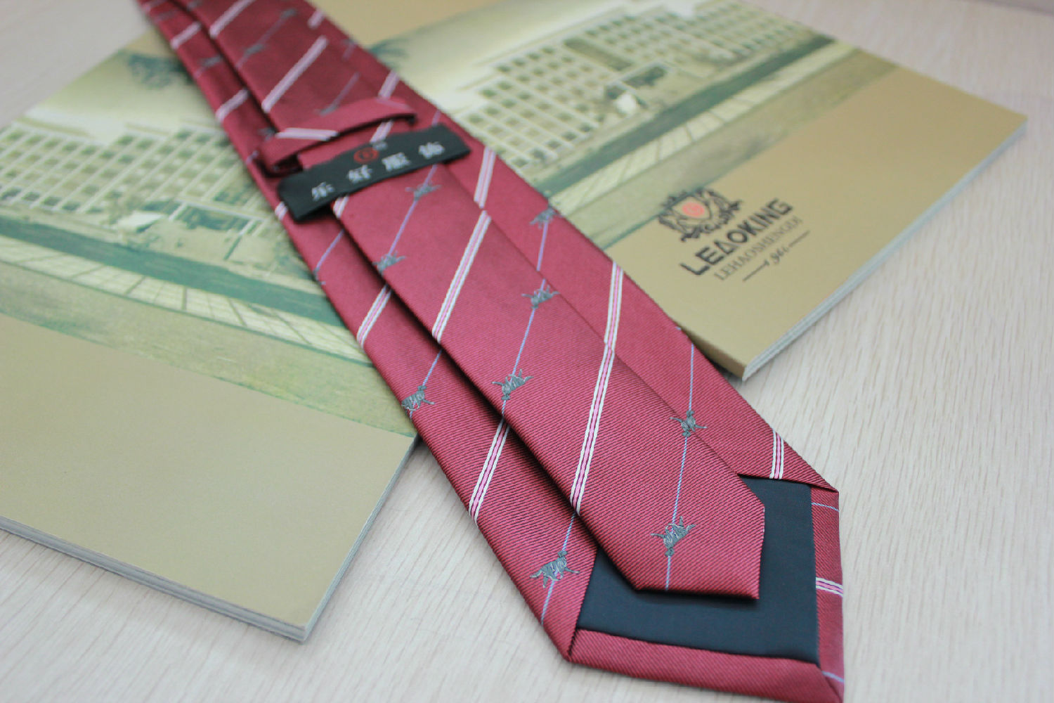 红色经典领带
