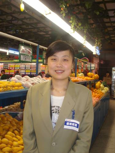 穿上乐好千秋职业装新工装的利群集团员工