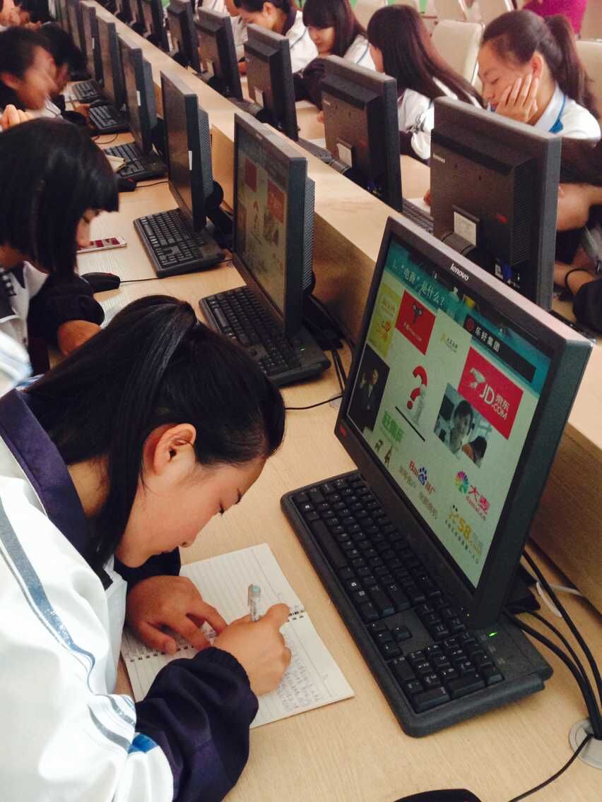 同学们认真书写自己的理想 同学们认真书写自己的理想