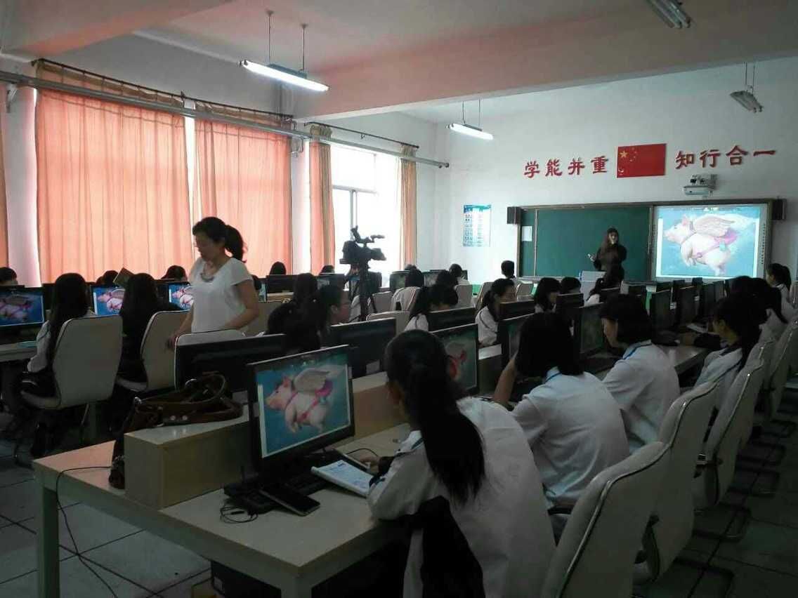 乐好千秋职业装总经理崔正千秋女士应邀来到莱西市职业教育中心为在校学生讲座 乐好千秋职业装总经理崔正千秋女士应邀来到莱西市职业教育中心为在校学生讲座