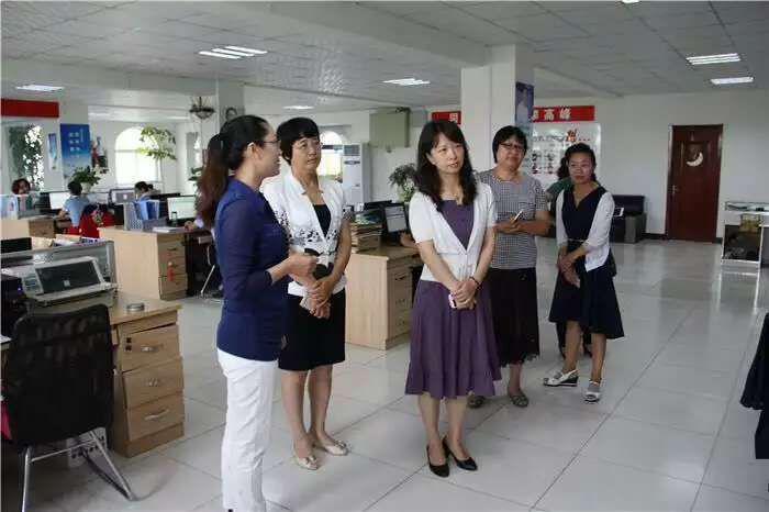 青岛妇联与崔总在电商部 青岛妇联与崔总在电商部