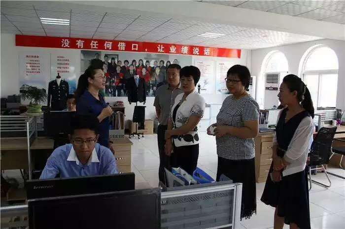 崔总在电商部讲解电子商务 崔总在电商部讲解电子商务