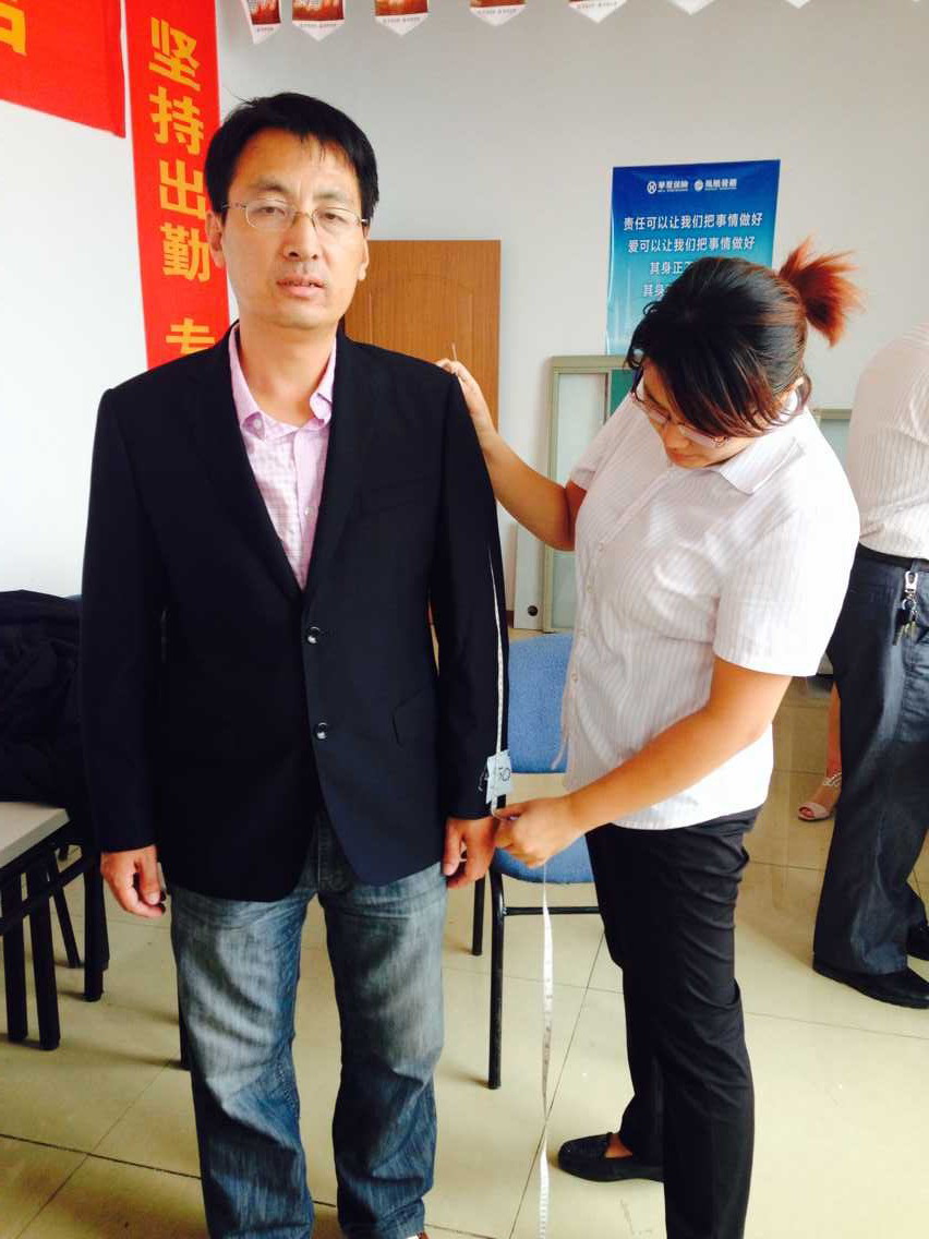 乐好千秋量体师李主任现场量体