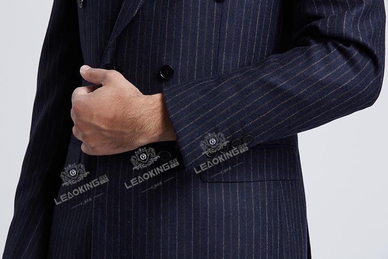 双排扣西服细节 双排扣西服细节
