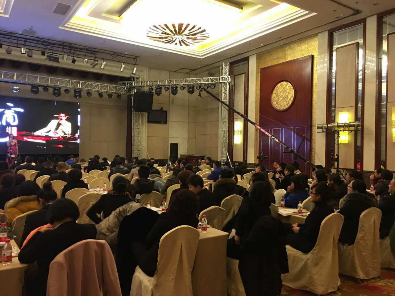 认真听课的企业家们 认真听课的企业家们