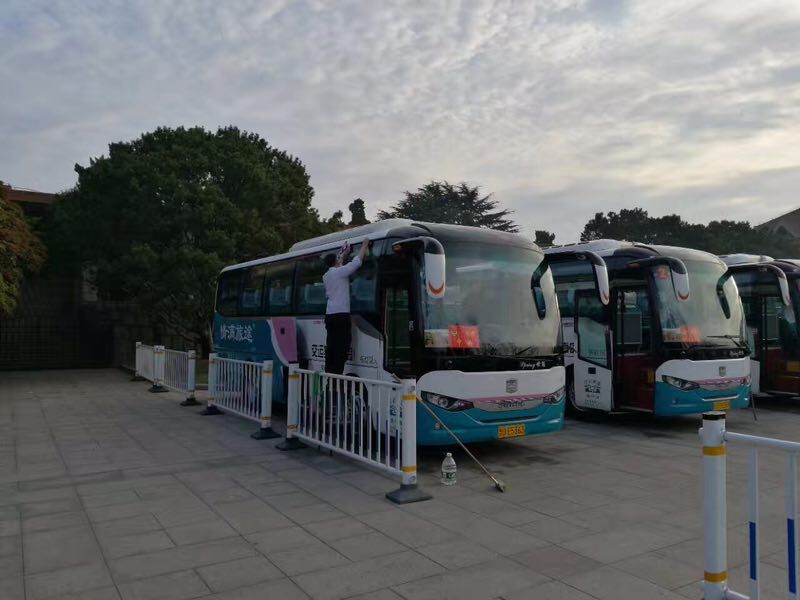 早六点的公交师傅们