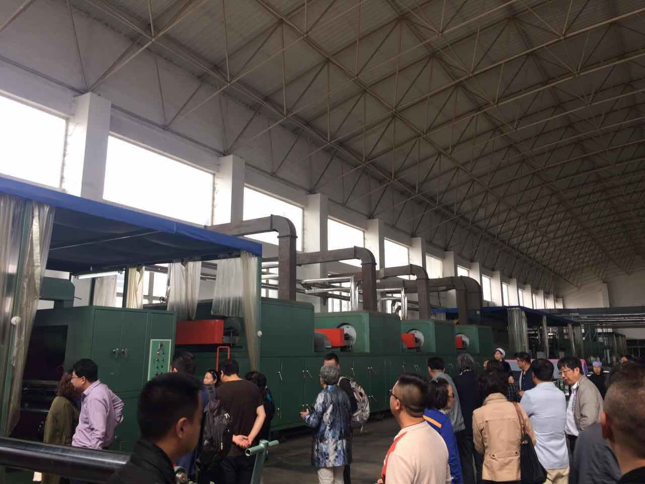 崔总参观丹东面料供应厂 崔总参观丹东面料供应厂