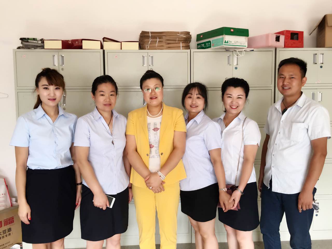 公交司机尽显职业装风采