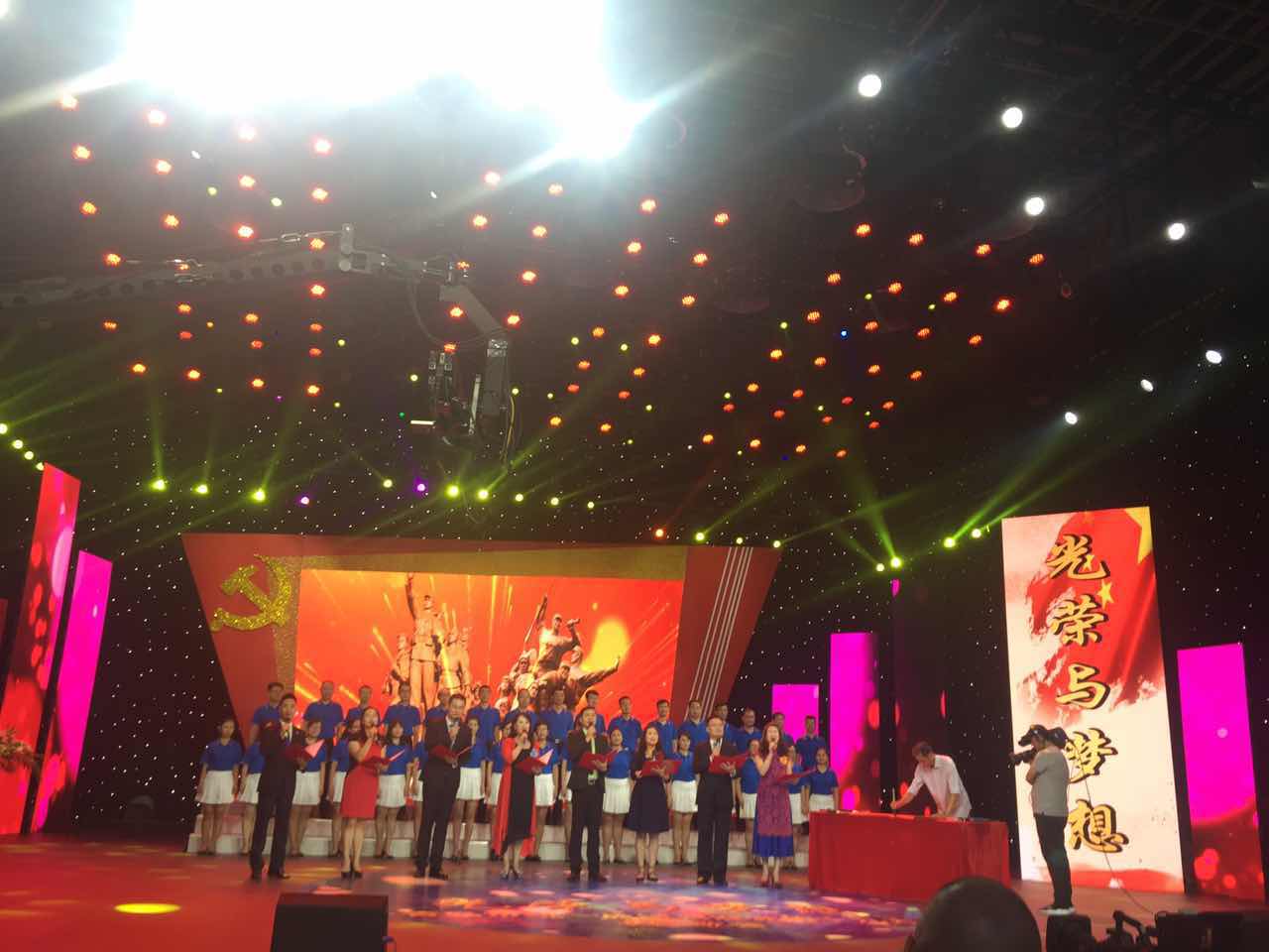统战机关干部着乐好千秋职业装