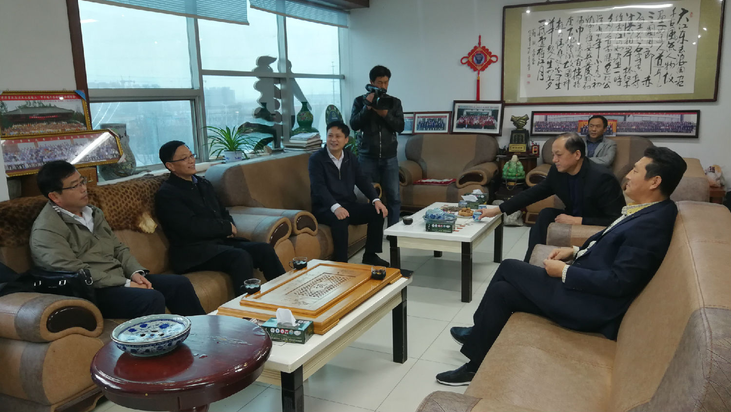 在公司会议室召开了座谈会 在公司会议室召开了座谈会