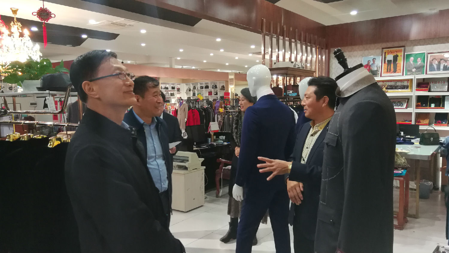 我们高端定制西服的手工缝制流程 我们高端定制西服的手工缝制流程