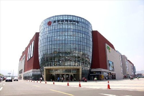青岛东方城定做西服找乐好千秋职业装